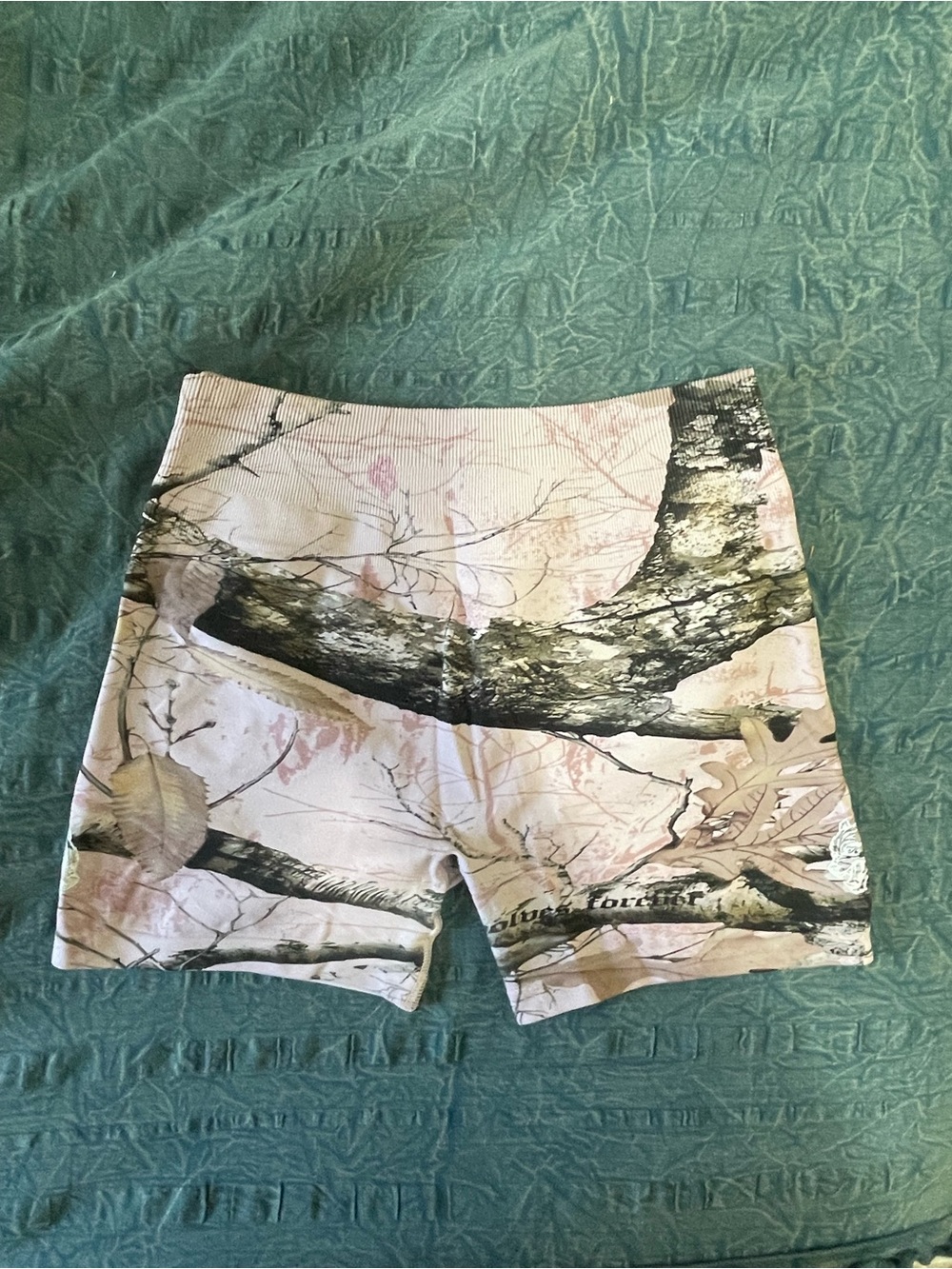 Darc Sport pink camo shorts L